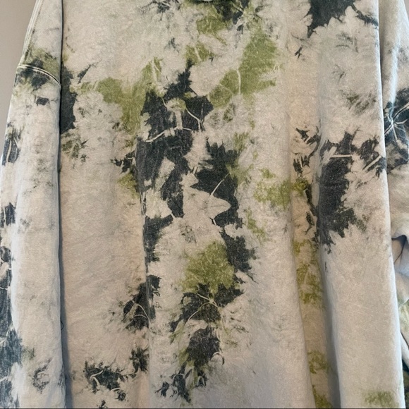 urban Outfitters urban renewal crewneck - Picture 2 of 3